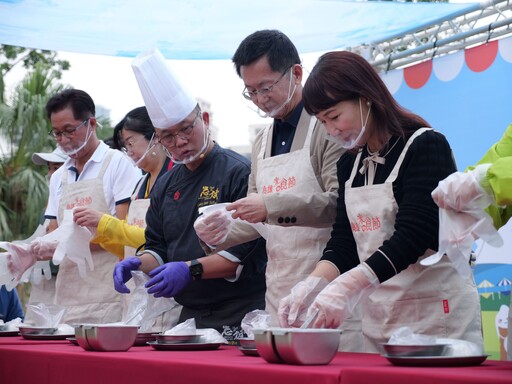 高雄米食節 蛇（什）麼都好吃 中央公園成為熱鬧的米食博覽會