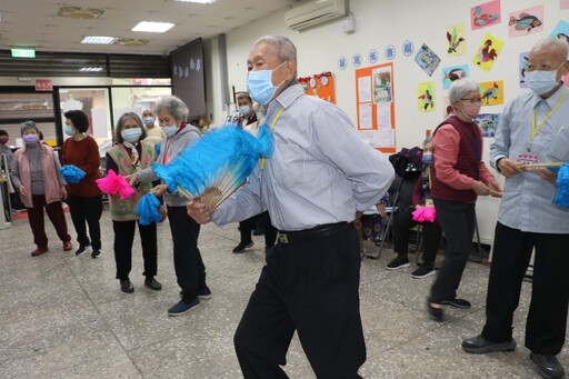 全時段開放新生活促進會三芝馨窩據點 健康促進、才藝活動、共餐 長者笑開懷