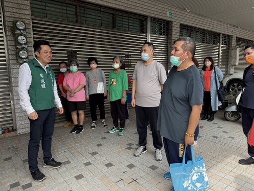 南市議員李啟維、退休書記官結合社會力量 捐物資助弱勢