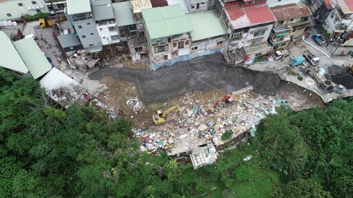 0403地震重創新店道路 養工處搶修一年讓居民安心回家