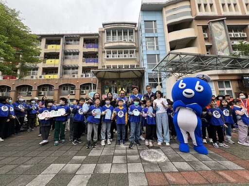 迎接地球日 新北環保局與慈心基金會號召百人淨街