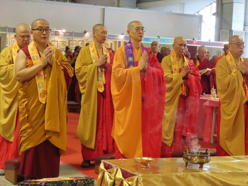 佛誕文化節淨心洗禮 新北眾人齊聚祝禱 緬懷法師慈悲精神