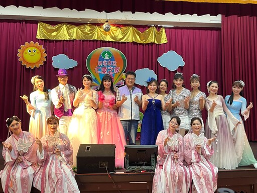 長輩樂開懷!花花愛心公益團隊溫情獻演 仁愛之家充滿歡笑與活力