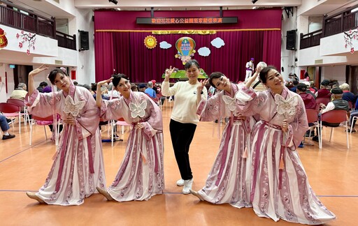 長輩樂開懷!花花愛心公益團隊溫情獻演 仁愛之家充滿歡笑與活力