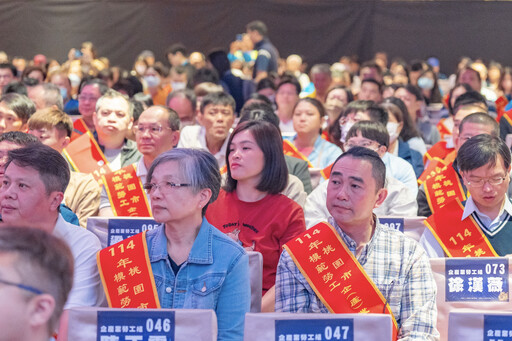 桃園勞工撐起工業重鎮 張善政表揚模範勞工 感謝辛勤付出創佳績