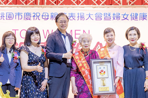 媽媽是家庭的支柱 張善政表揚模範婆媳 祝福所有媽媽母親節快樂！