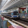 板南線車廂一片黑、飄燒焦味 北捷：電源轉換器異常