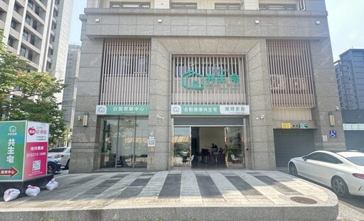 全台首創AI長照!桃園共生宅經國館 導入AI機器人守護長輩生活