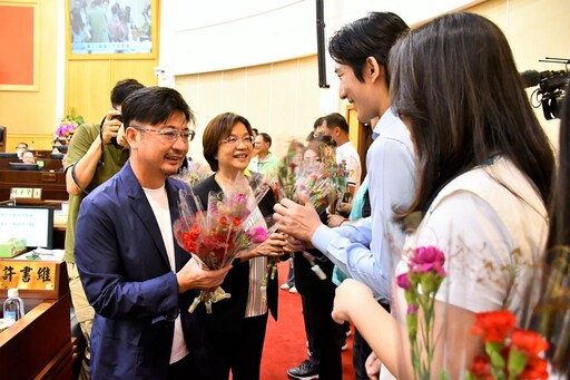 彰化縣議會第20屆第5次定期會 母親節府會共同推廣在地花卉獻祝福