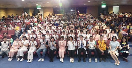 歡慶2025國際護師節 嘉義市表揚百位專業護理人員