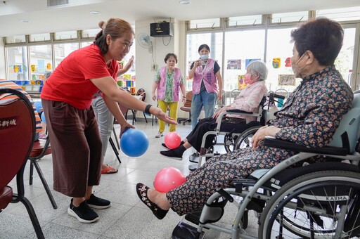 健康、才藝、共餐 板橋健華新城關懷據點 動靜態課程豐富長輩生活