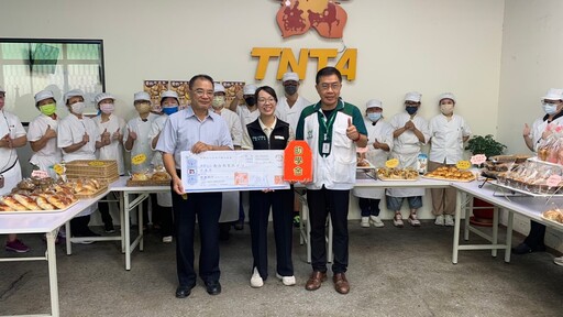 勞動部職訓課程助失業者習得一技之長烘焙麵包學成助弱勢 義賣捐家扶展愛心