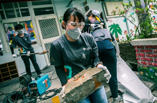 老校舍地震裂損 遠雄志工赴清水修繕守護學童安全