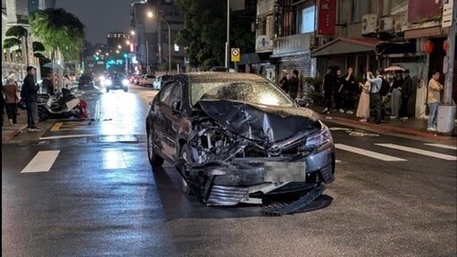 影音/台北永康商圈 汽車失控連撞13車1人輕傷