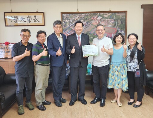 藝群集團王正坤醫師二次捐贈長榮大學50萬元助學金幫助弱勢學子 醫者仁心