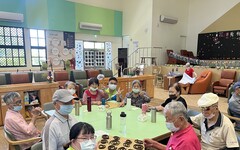 天然防蚊過夏日! 花壇日照中心長輩手作艾草蚊香