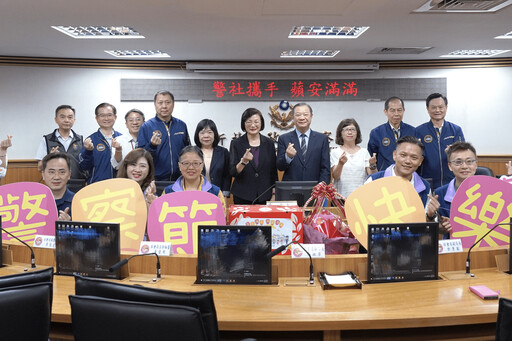 新北社會局贈「蘋安」 感謝警察與社工合作無間 共築社會安全網