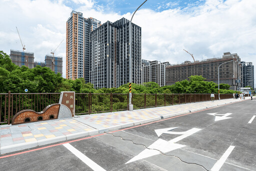 機捷A7牛角坡橋通車 張善政讚獲金安獎特優 兼顧生態人本紓解交通