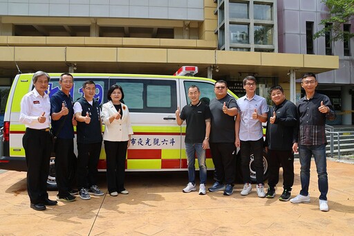 造福鄉里 江冠葆等5人合資捐贈雲林縣消防局救護車1部