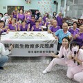 長輩常會腰痠背痛 彰醫中醫衛教師社區傳授藥草球妙方