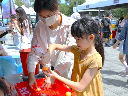 科學玩翻夏至日 百人體驗北回歸線「立竿不見影」