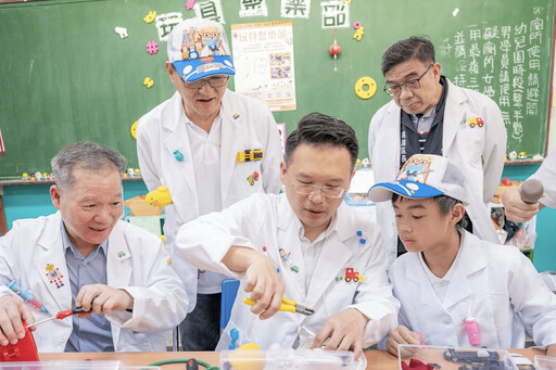 中埔國小玩具醫院揭牌 蘇俊賓讚爺奶小醫生共創永續 推動世代共榮