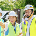 梅高新街瓶頸打通!張善政視察拓寬工程 肯定提升交通安全與流暢度