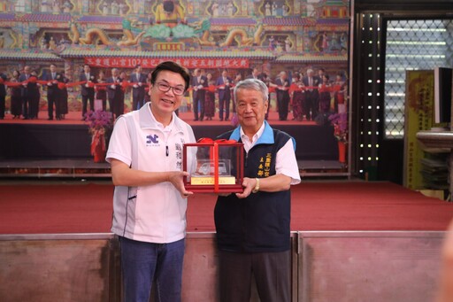 劉和然感謝三重護山宮：連續捐贈復康巴士 展現宮廟社會責任