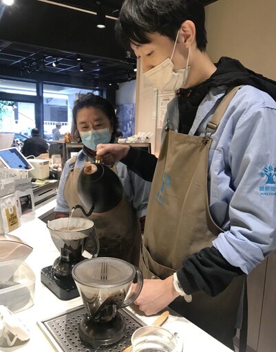 「樸樹咖啡」萬華店-用時間萃出一杯好咖啡!漫遊歷史街後,來品嚐一杯好咖啡