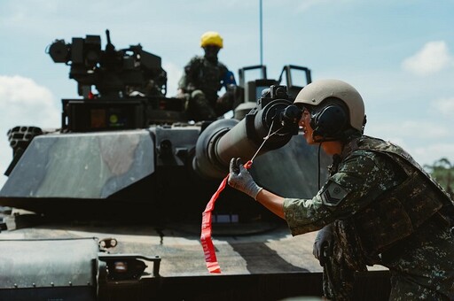 M1A2T戰車實彈操演曝光! 展現新式裝備精銳戰力