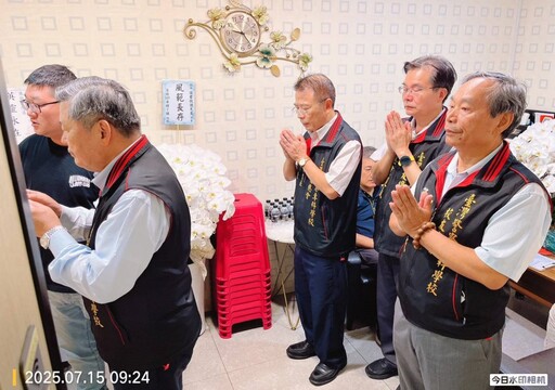 新北市政府消防局吳恩碩及張敬謙因公殉職 警專校友總會會長何明洲博士率員慰問家屬並致贈慰問金