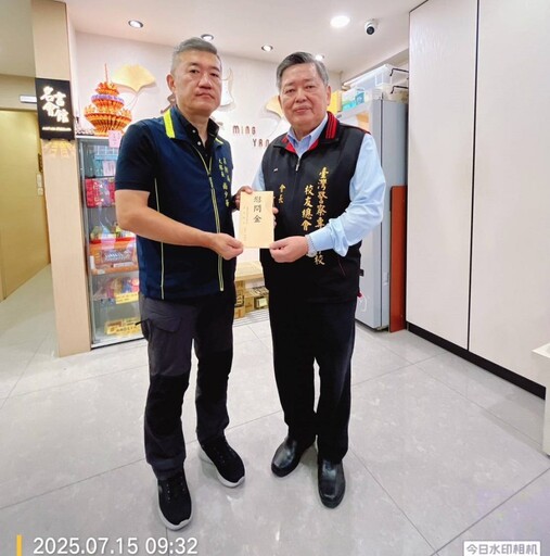 新北市政府消防局吳恩碩及張敬謙因公殉職 警專校友總會會長何明洲博士率員慰問家屬並致贈慰問金