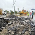 翁章梁視察台一線嘉義水上段下陷情況 民眾請改道通行