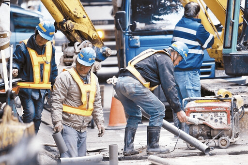 勞工權益不打折 中秋、國慶為法定休假日 新北勞工局提醒出勤應加給1日工資
