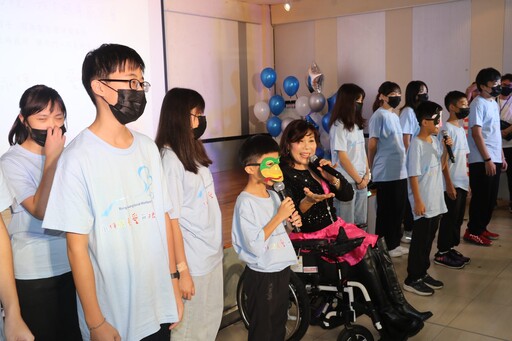 榮光育幼院60周年慶 培育2千多位人才遍布各界 第一批院生攜兒孫溫馨回娘家