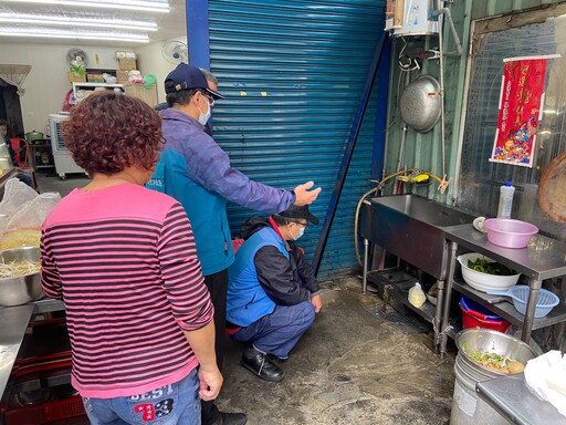 新北市場處四年有成 攤商安裝截留器或細濾網 71處攤集區擺脫水溝惡臭