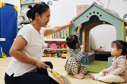 不只照顧！新北居家保母用音樂律動、親子共讀 豐富幼兒感官刺激與創造力