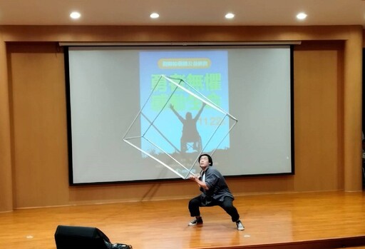 影音/混障綜藝團高美館開演 「勇者無懼」展現生命力量感動全場