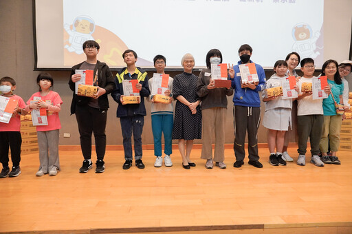 邁入第七年！聞哲全人教育基金會捐助31.2萬元獎學金 鼓勵孩子與感謝師長陪伴