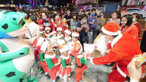 Global Mall屏東市打造「甜點王國聖誕樹」祭四大甜蜜亮點