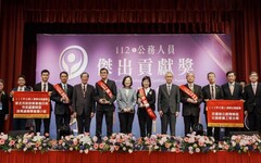 總統頒發公務人員傑出貢獻獎 期許持續努力打造溫暖堅韌的臺灣