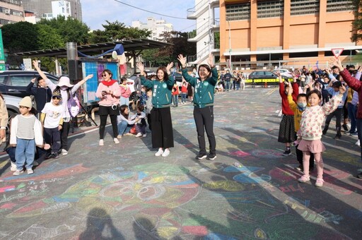 馬路成畫布 黃秀芳邀親子一起在大馬路上塗鴉！