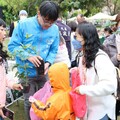 員林市綠化月活動 5000株樹苗免費發放吸引民眾排隊索取