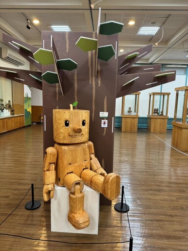 頭份市公所舉辦木頭有偶森友會 歡迎到藝術館來找偶玩