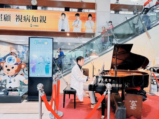 李明儒圓白袍鋼琴師之夢 屏東醫院飄揚美妙的旋律