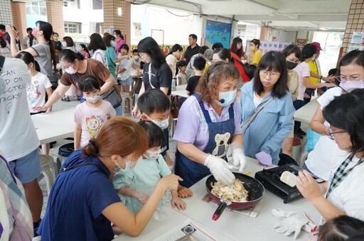 高市社教館教做涮嘴的「蔓越莓綜合堅果雪Q餅」