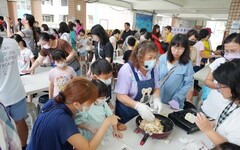 高市社教館教做涮嘴的「蔓越莓綜合堅果雪Q餅」