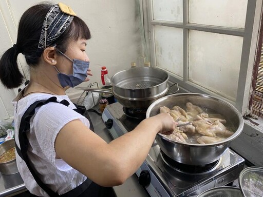 海南家鄉味在嘉飄香 移民署邀新住民DIY「雞飯」