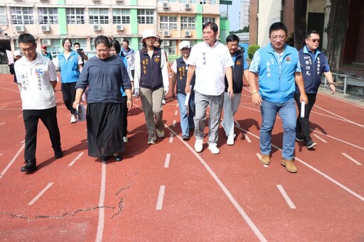 苗縣頭份國小跑道球場多處損壞 鍾東錦應允全面重新鋪設