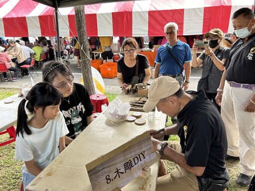 嘉義市木雕鑿花工藝師陳佐民 培育木業新血成果